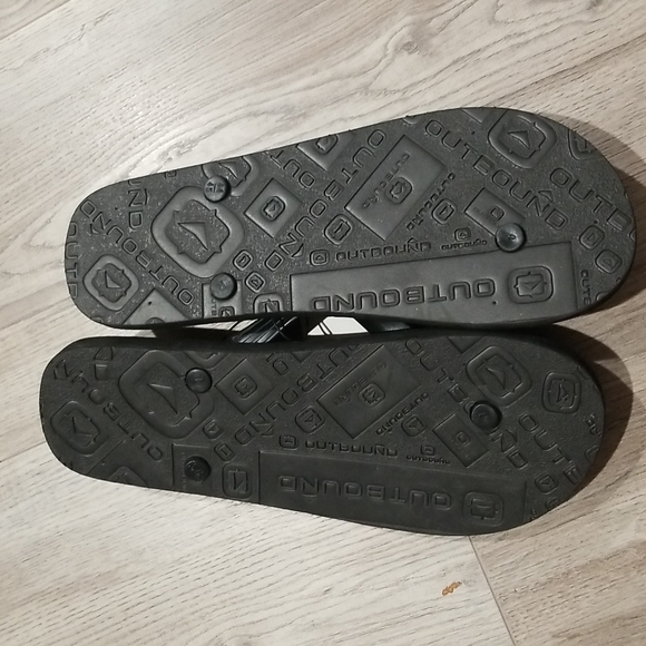 M #12 flip flops - Picture 3 of 4